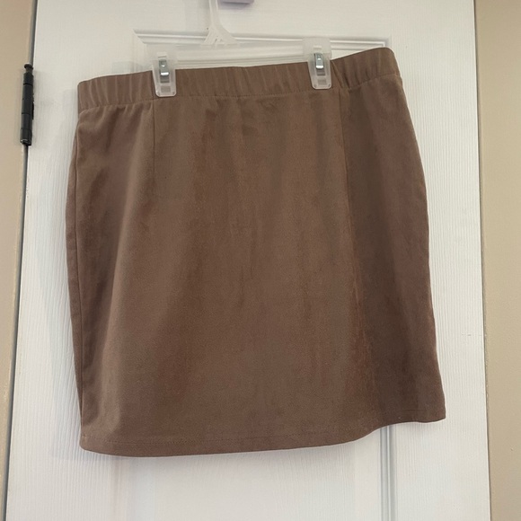 Suede mini skirt - Picture 3 of 3